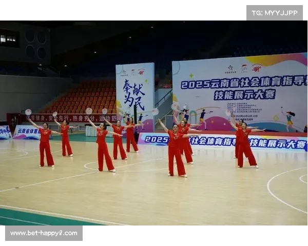 社体指导员宋玉花:64岁仍带队编操,用泡沫板为健身群众提供休息区